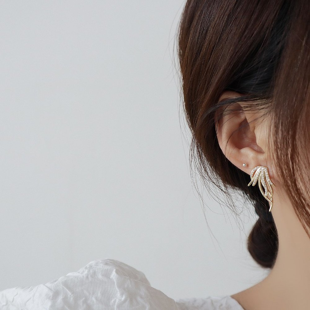 NEW 14K Gold Plated Diamond Leaf Branch Earrings - Picture 3 of 4